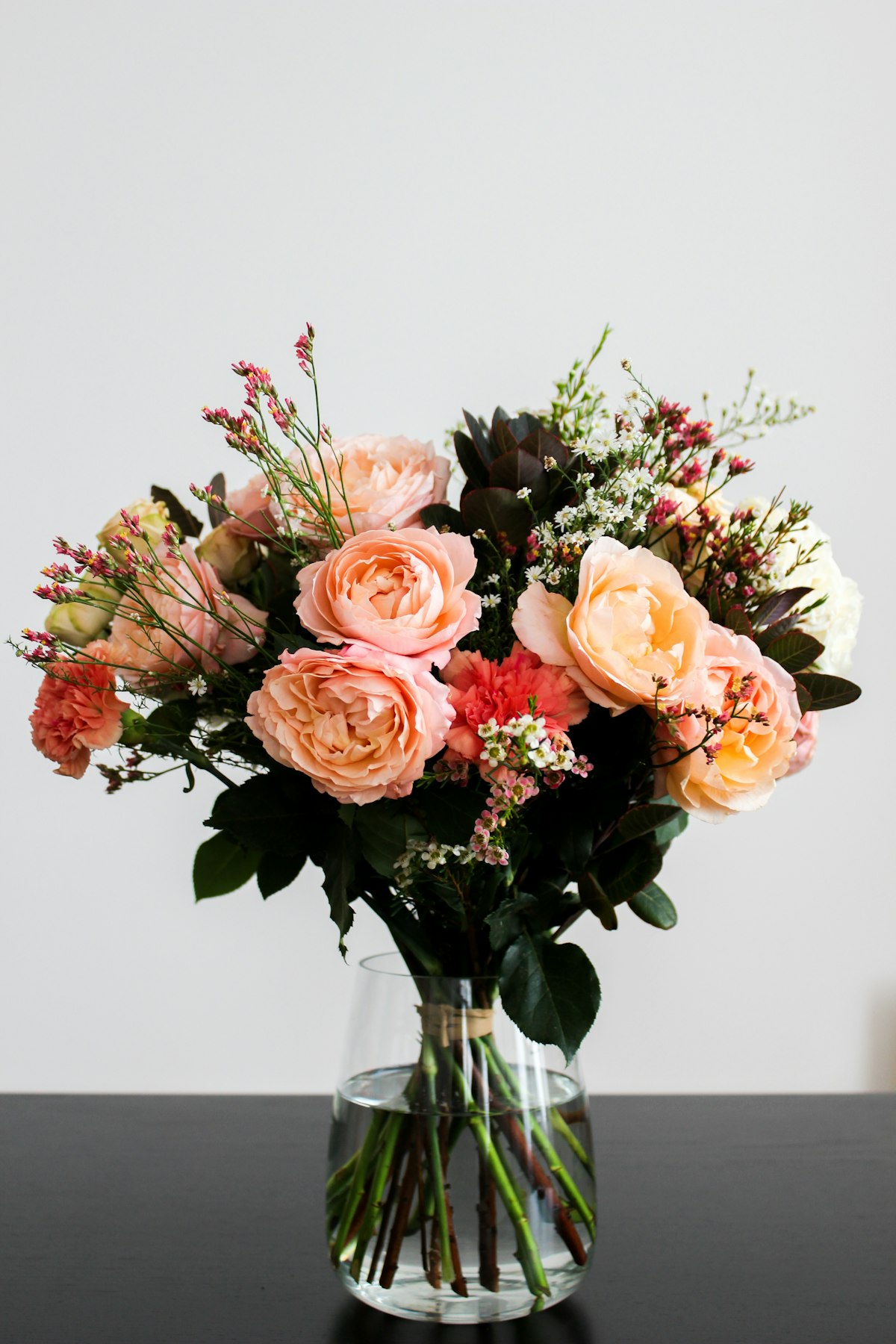 Bouquet de roses anglaises pêche et rose