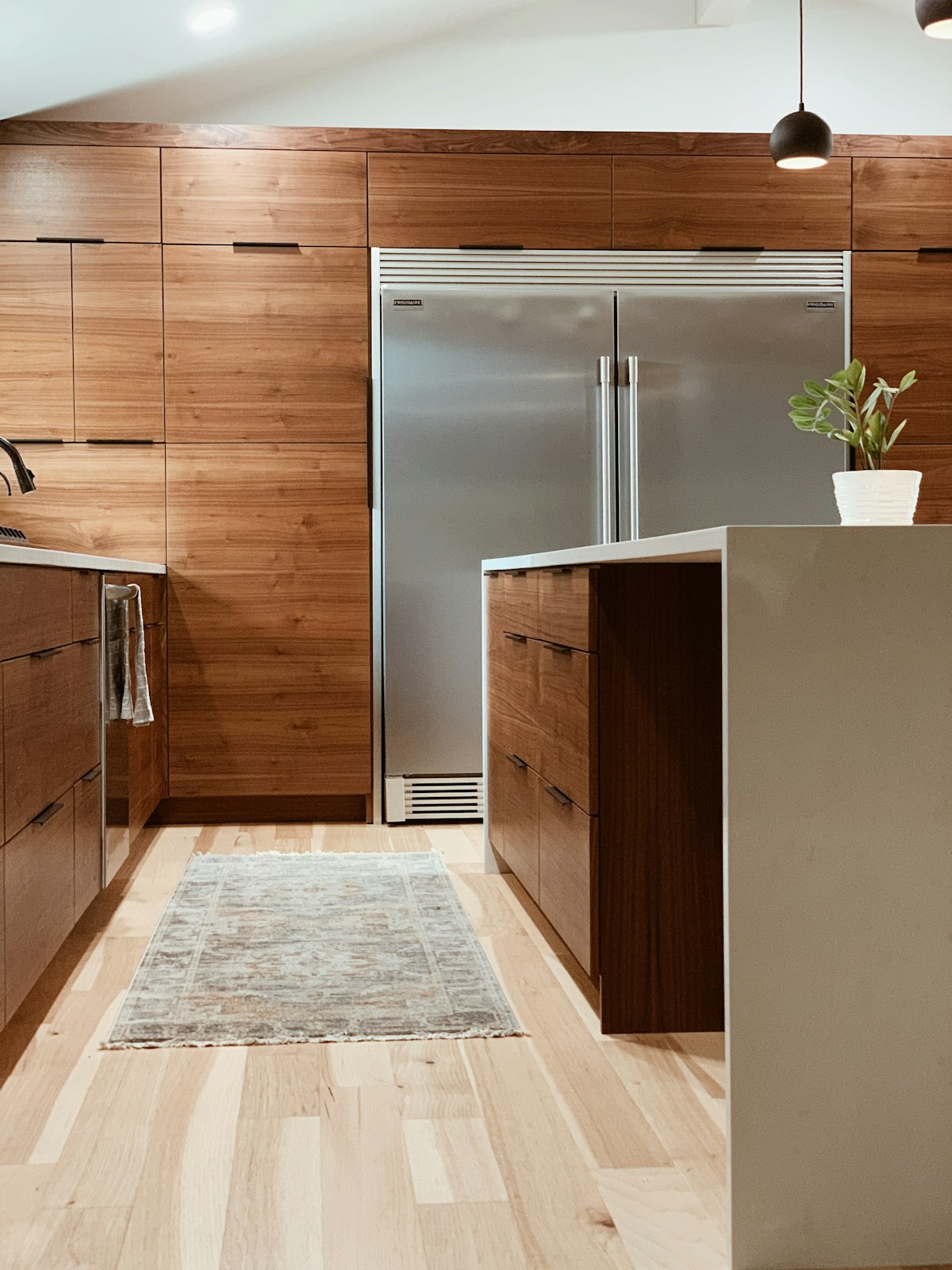 Agencement de cuisine en noyer sur-mesure