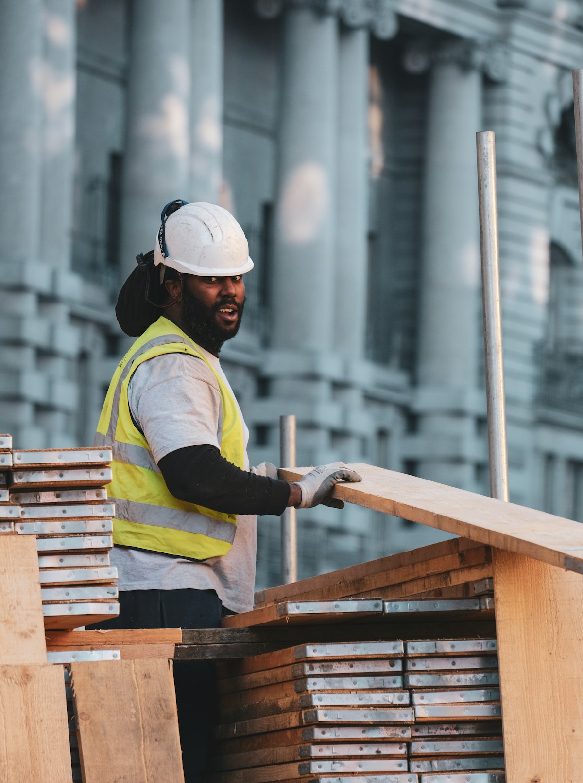 Artisan du bâtiment sur un chantier